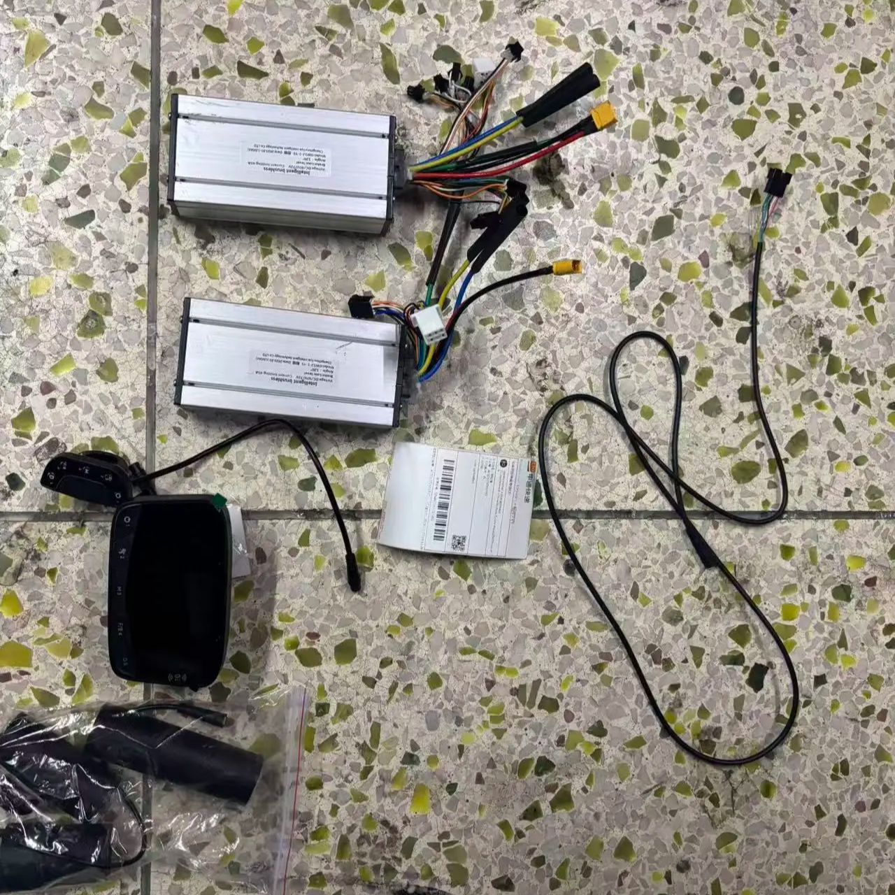 LIVIAE مجموعة التحكم 52 فولت 6 - مراجعة 72V 45A Dual Controller وسعره